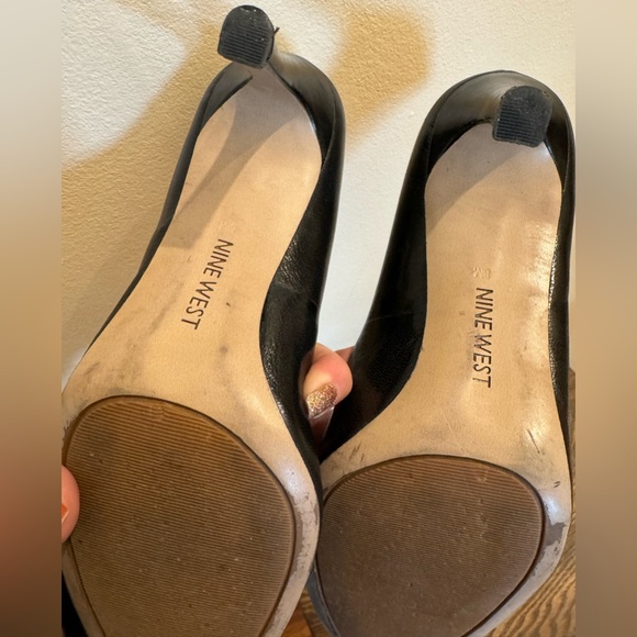 Nine West Black Leather Classic Heels - Size 8 - Picture 3 of 6